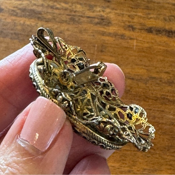 Vintage Gold-Tone Filigree Brooch Intaglio Black Glass Cameo Pendant - Picture 2 of 7